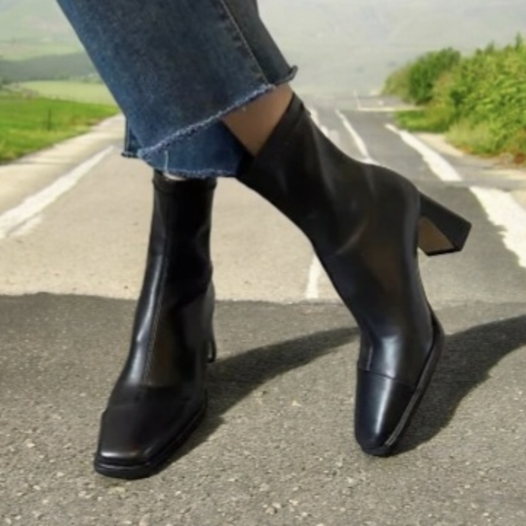 French Connection women's gogo ankle boot, Size 6.0 New with box. - Picture 2 of 12